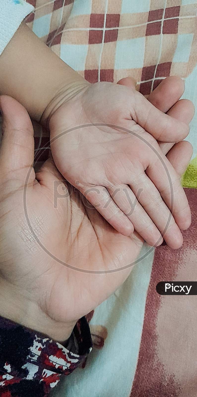 Mom&Child hand for love