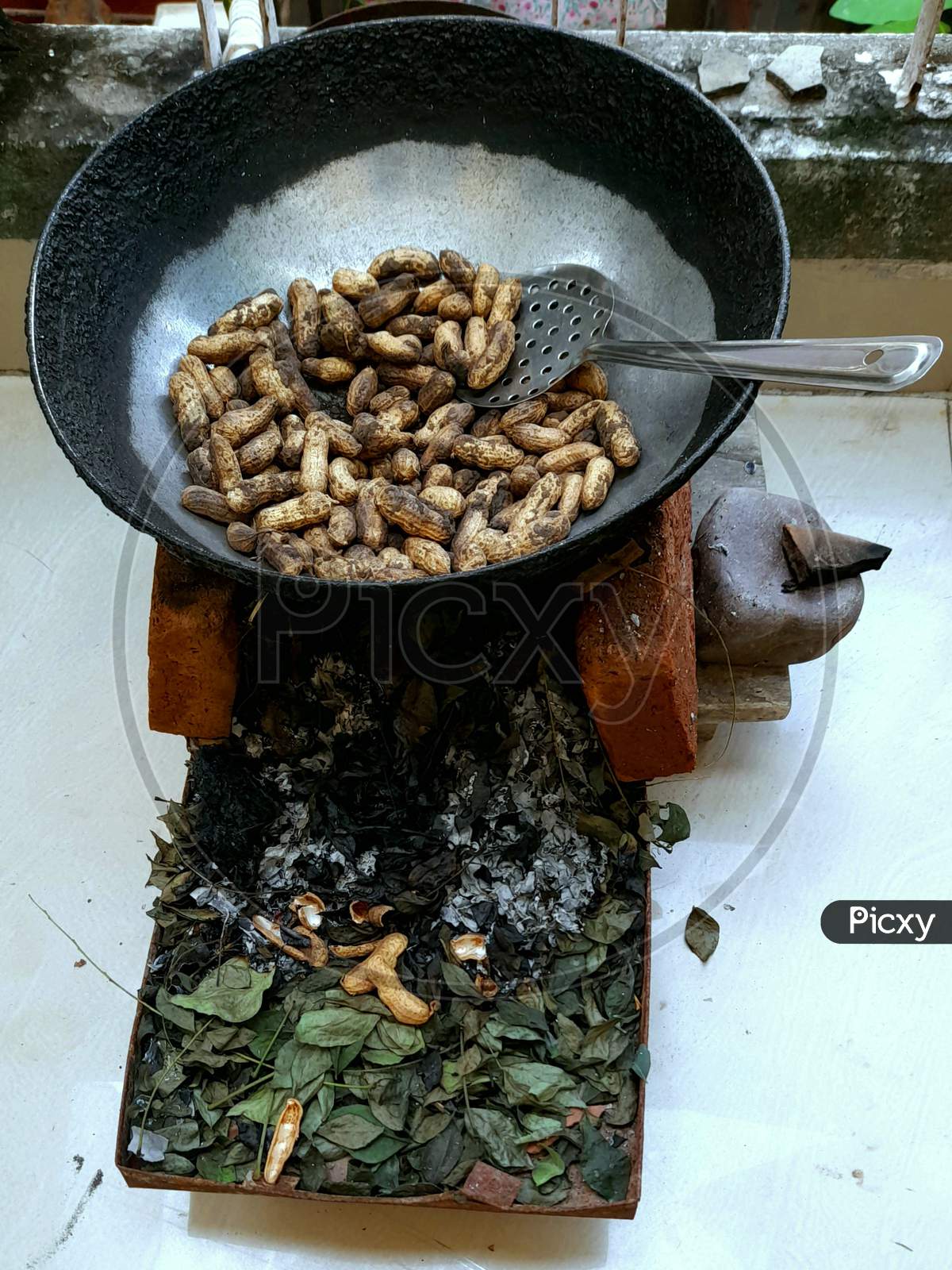 Image of Roasting Peanuts in a Pan on Desi ChoolhaQE449296Picxy