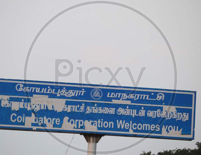 Street  boards   in Coimbatore  corporation  welcomes you both tamil and English  languages