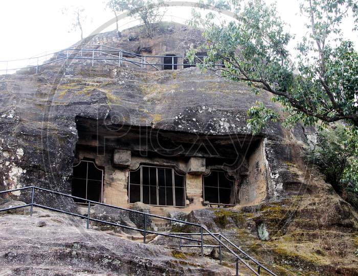 Pandav Caves, Pachmarhi