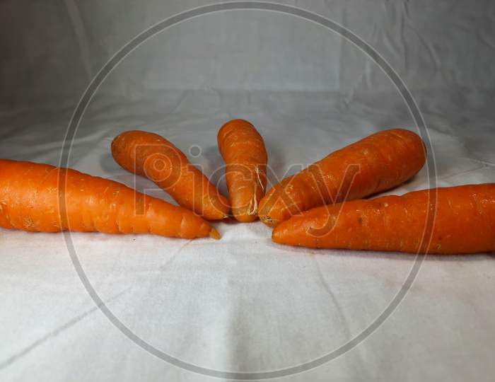 Some Carrots Placed By Pointing To The Center