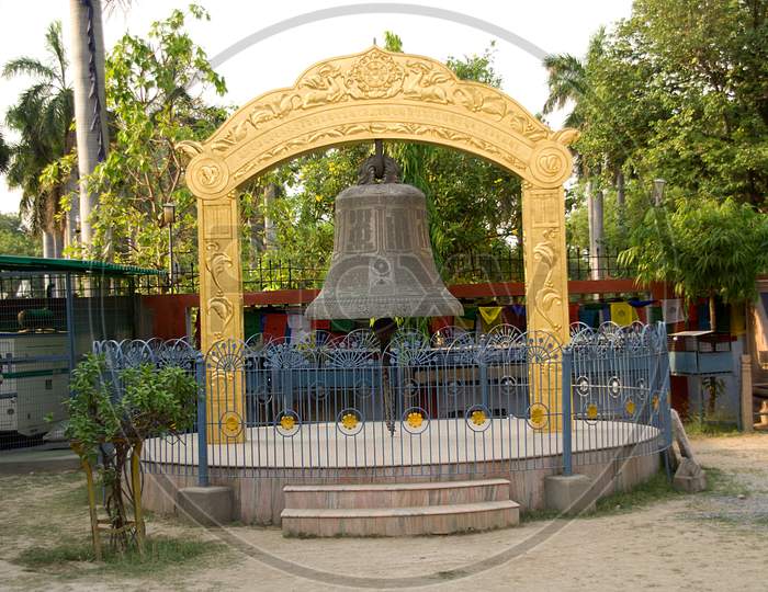 Huge Prayer Bell, Saranath