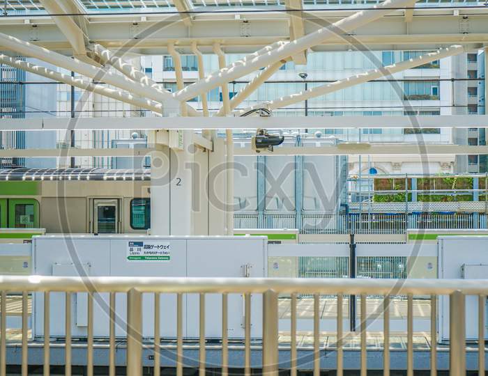 Image Of Takawa Gateway Station Platform