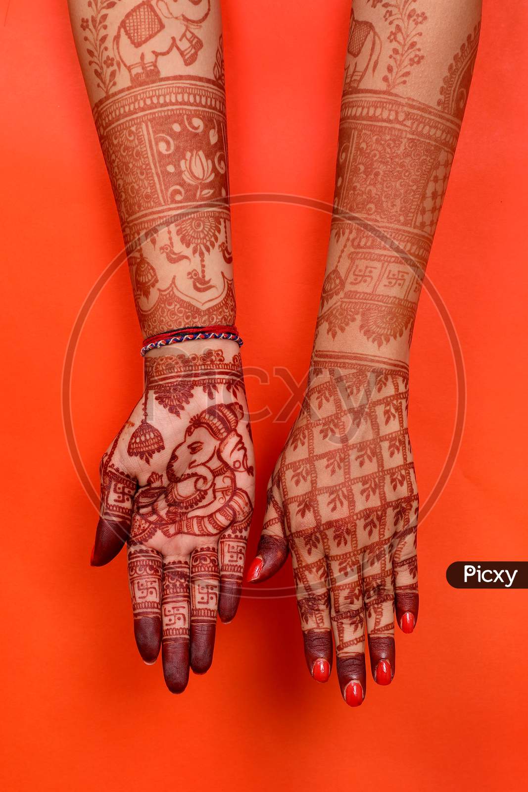 Inspiring Full-Hand Traditional Mehndi Designs For The Bride-To-Be |  HerZindagi