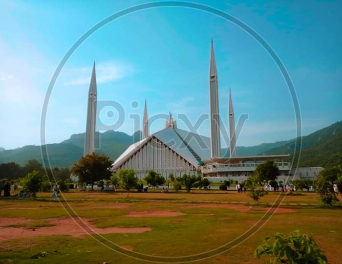 pakistan biggest mosque