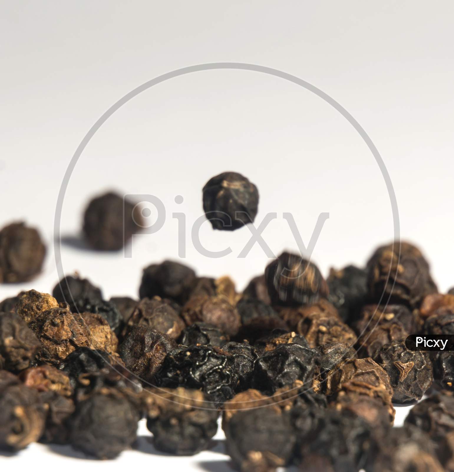 Fresh and Flavorful Whole Black Pepper