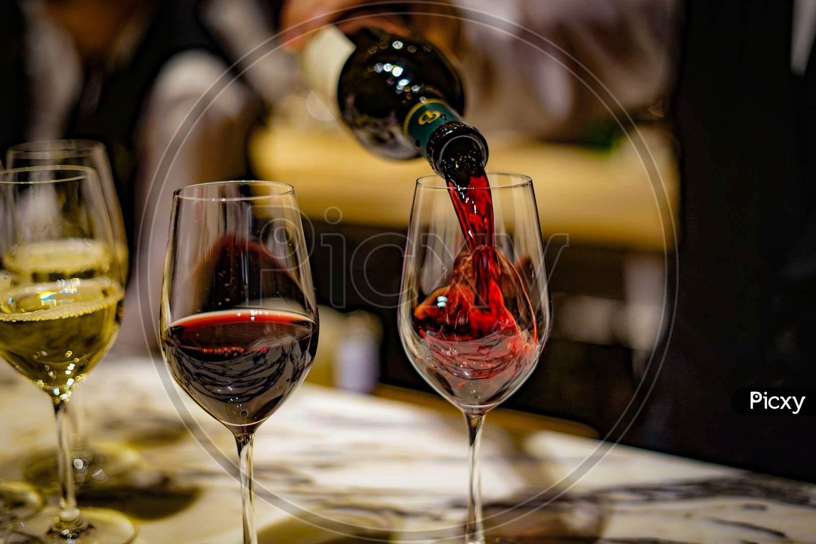 Fashionable Wine Glass Images