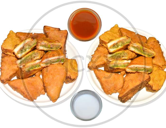 indian sandwich bread pakore, popular indian tea - time snack,fritters served with tomato ketchup and curd