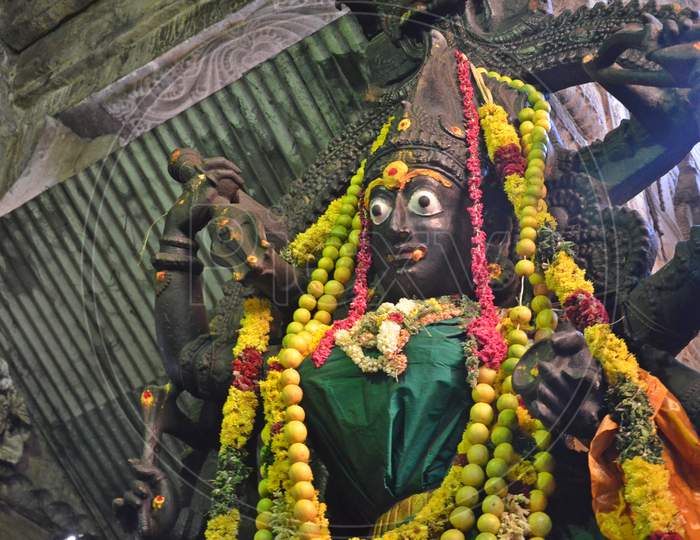 sculpture carvings at meenakshi amman temple madurai tamil nadu