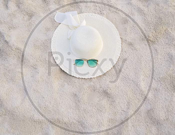 Hats And Glasses Are Located On The Sea Blue Sea Beaches On A Clear Day