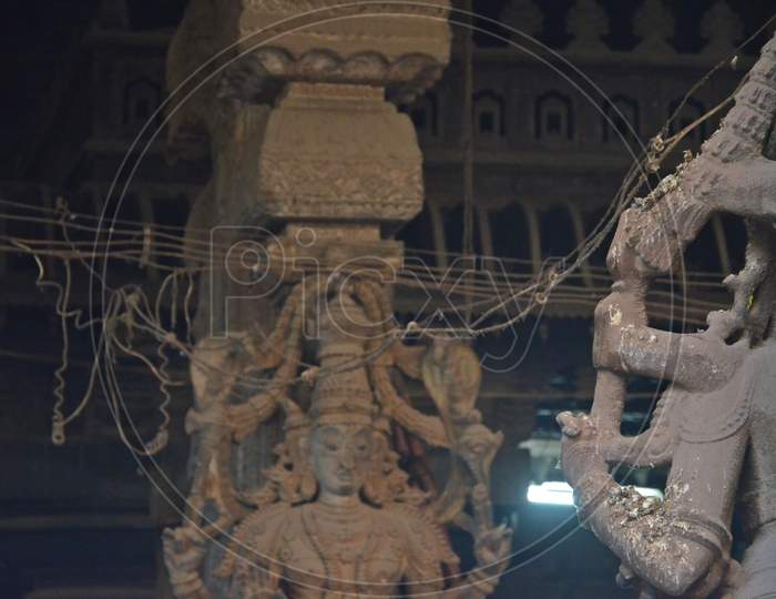 sculpture carvings at meenakshi amman temple madurai tamil nadu