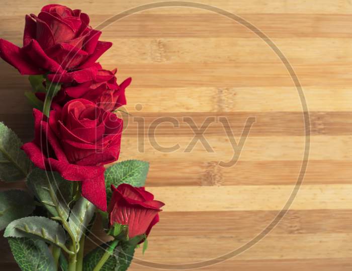 Valentine'S Day Backgrounds With Red Roses On A Wooden Table
