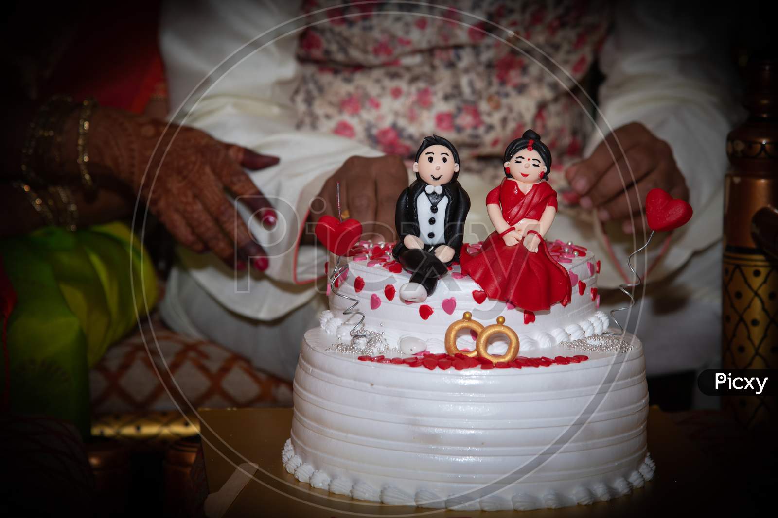 Engagement Ring Box Cake - W138 – Circo's Pastry Shop