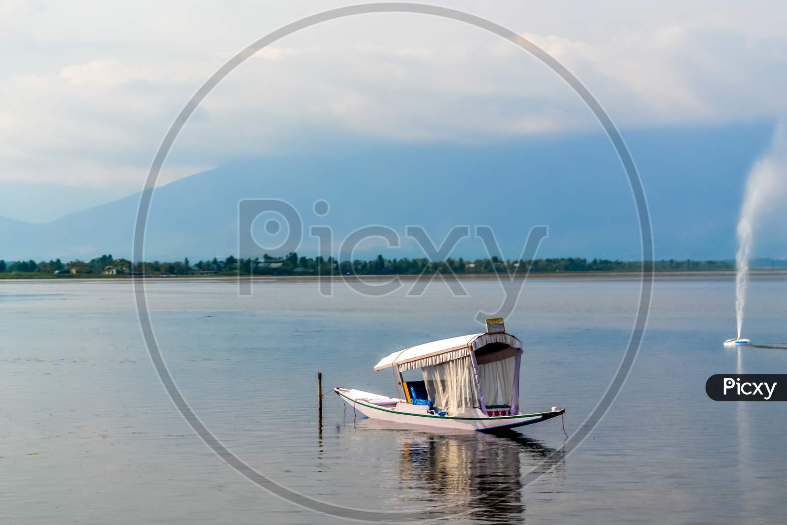 A House Boat Or Shikara Boat Ride On Dal Lake Srinagar, Jammu And Kashmir, India. The Great Himalayas Range Are Visible At A Distance. Image Taken In Romantic Sunset Time.