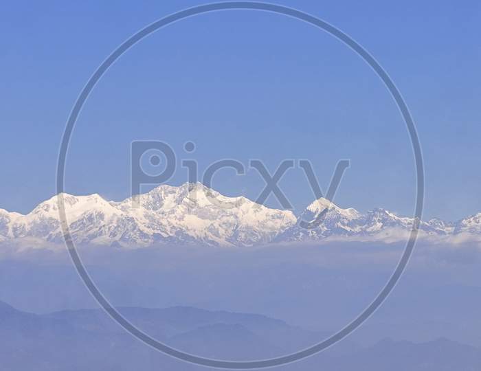 snowcapped himalaya and sleeping buddha range (mount kangchenjunga) from darjeeling, west bengal, india