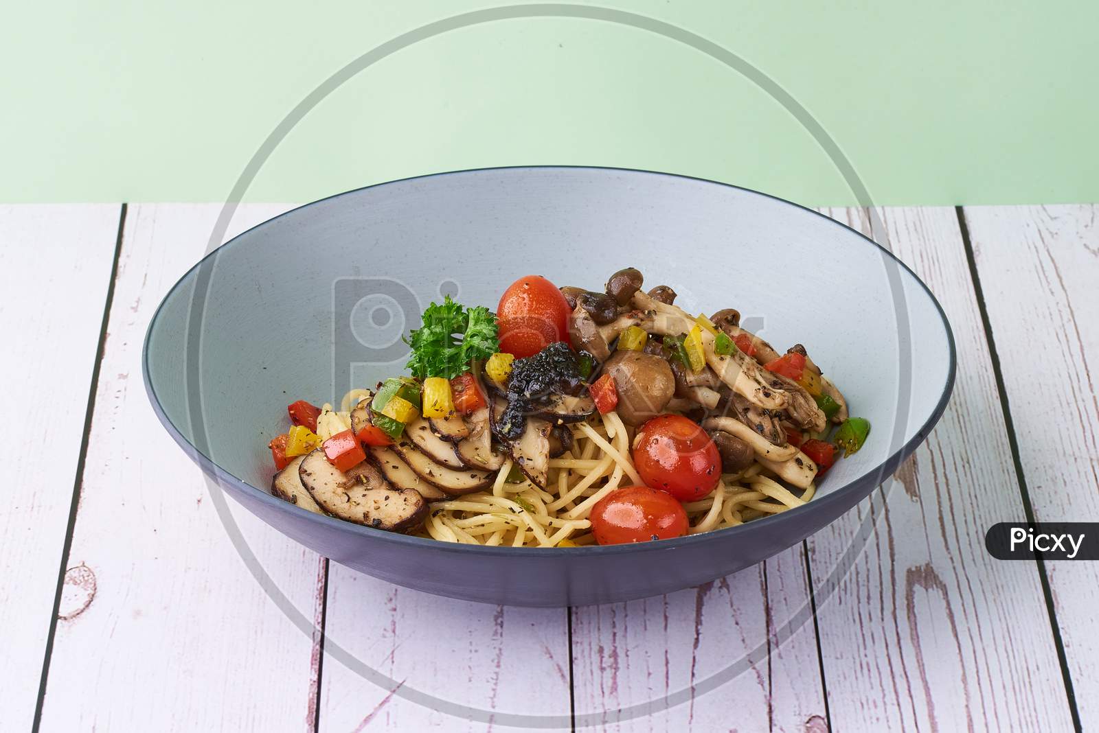 Pasta Truffle Aglio Oglio With Mushroom And Tomatoes In A Bowl On Wooden Background