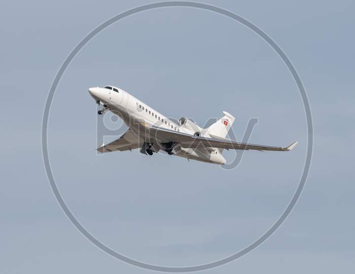 Dessault Falcon 7X Jet Departing From Zurich In Switzerland