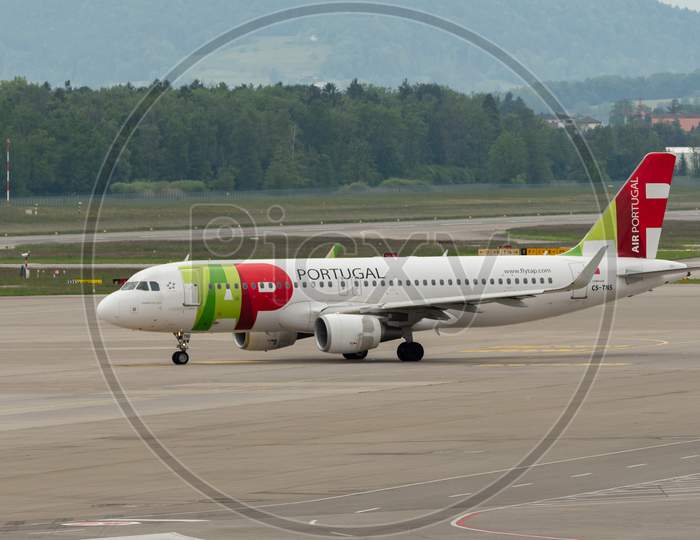 Image of Cs-Tns Tap Air Portugal Airbus A320-214 Jet In Zurich In
