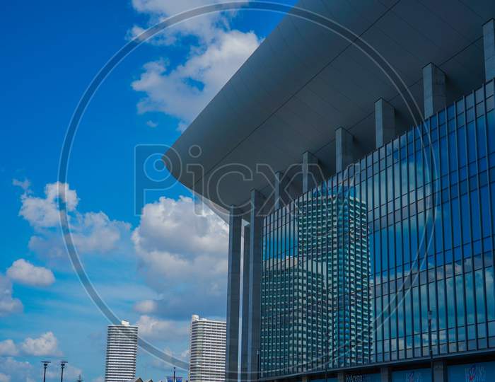 Image of K Arena And Yokohama Sky-SV283518-Picxy